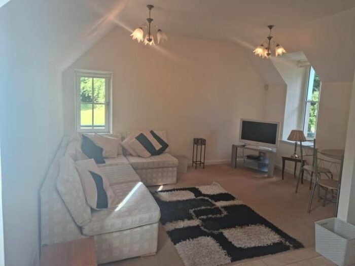 2 Bedroom Flat To Rent In Airyhall Road, Aberdeen, AB15