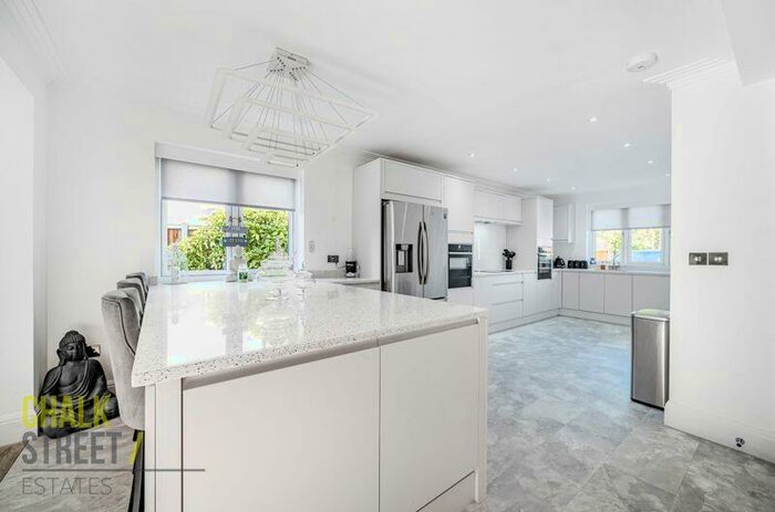 5 Bedroom Detached House To Rent In The Sheilings, Emerson Park, Hornchurch, RM11
