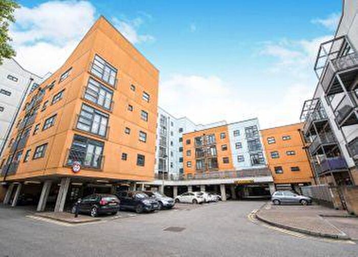 1 Bedroom Flat To Rent In Malting Close, Bromley-By-Bow, Bow, London, E3