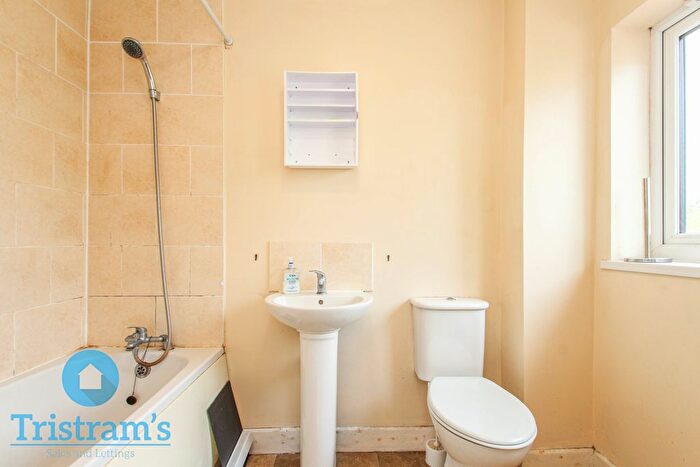 2 Bedroom Flat To Rent In Bramcote Avenue, Beeston, NG9