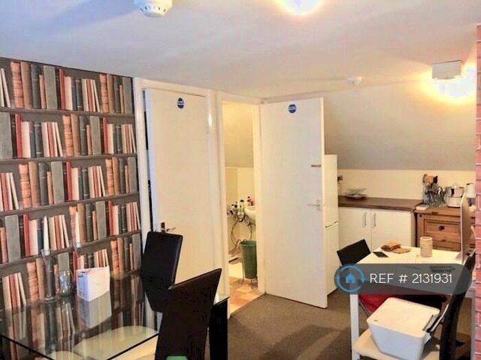 1 Bedroom Flat To Rent In Western Avenue, London, NW11