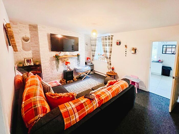 3 Bedroom House To Rent In Oakland Street, Bedlinog, Treharris, CF46