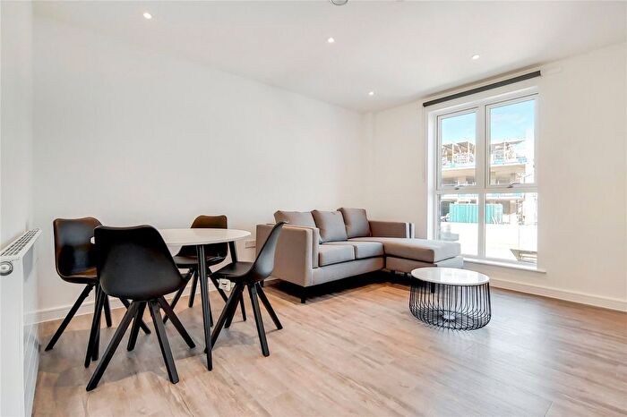 2 Bedroom Flat To Rent In Fresh Wharf Road, Barking, Essex, IG11