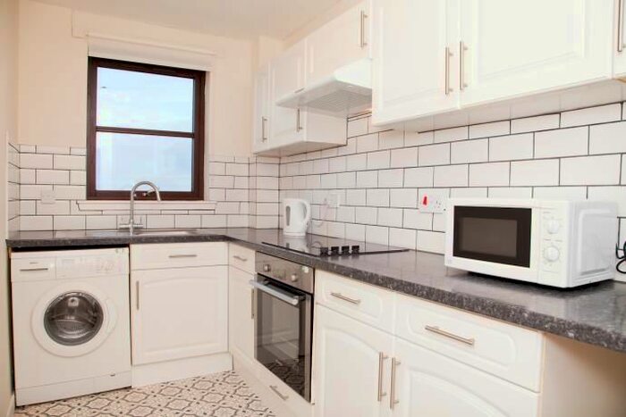 2 Bedroom Flat To Rent In Pipe Street, Edinburgh EH15