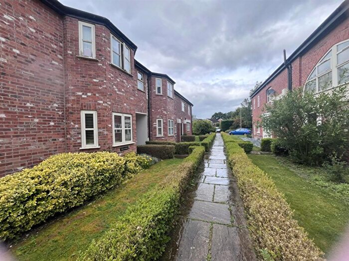 2 Bedroom Flat To Rent In Griffin Farm Drive, Heald Green, Cheadle, SK8
