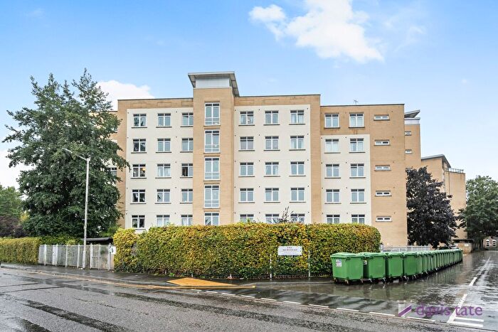 2 Bedroom Flat To Rent In Kenavon Drive, Reading, Berkshire, RG1