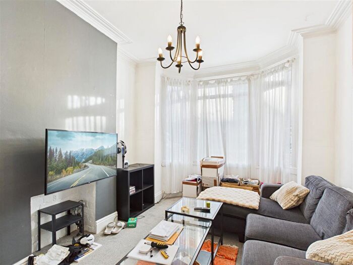 2 Bedroom Flat To Rent In Valetta Road, London, W3