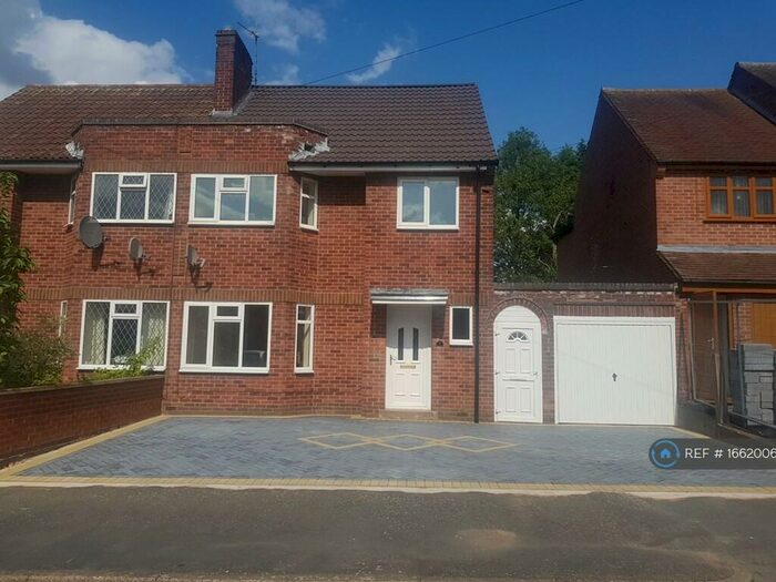 3 Bedroom Semi-Detached House To Rent In Glen Way, Oadby, Leicester, LE2