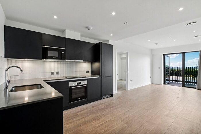 2 Bedroom Flat To Rent In Victoria Road, Acton Park, W3