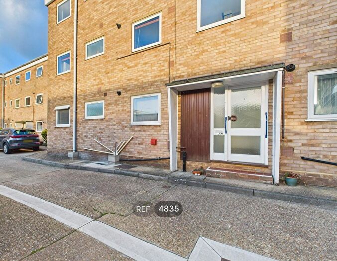 2 Bedroom Flat To Rent In Henley Court, Henley Road, Ipswich, IP1