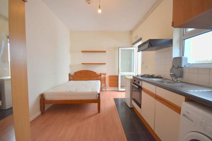 Studio To Rent In Woodfield Avenue, Streatham, SW16