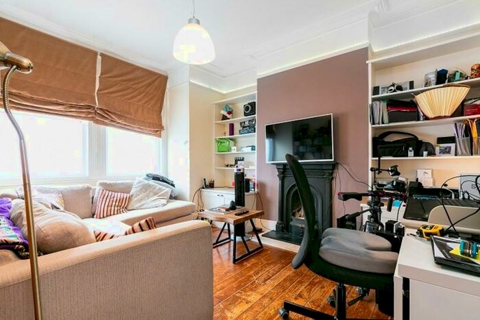 1 Bedroom Apartment To Rent In Goswell Road, London, EC1V