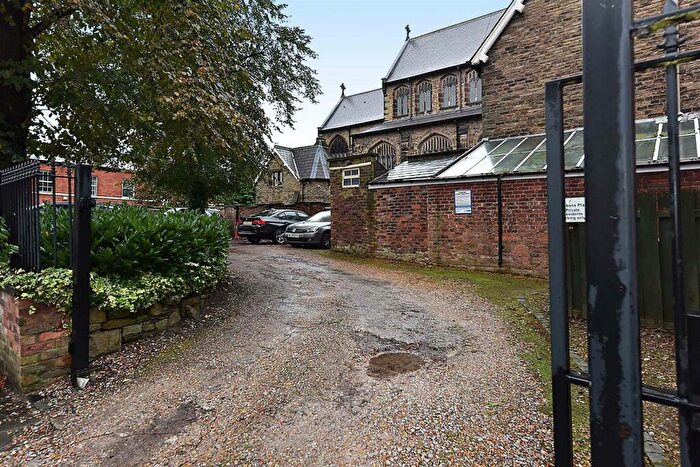 2 Bedroom Flat For Sale In Chester Road, Macclesfield, SK11