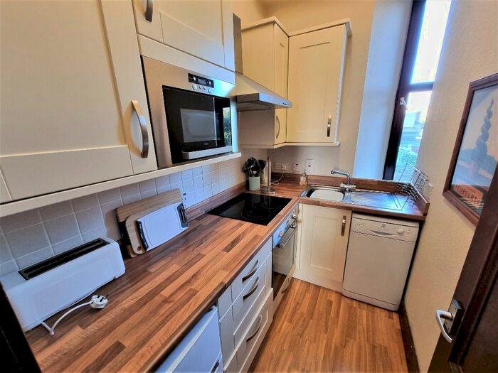 2 Bedroom Flat To Rent In Broomhill Road, City Centre, Aberdeen, AB10