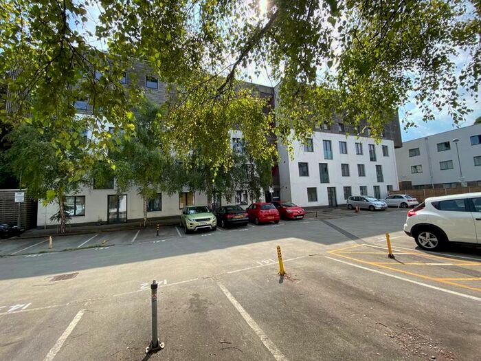 1 Bedroom Flat To Rent In Godstone Road, Whyteleafe, CR3