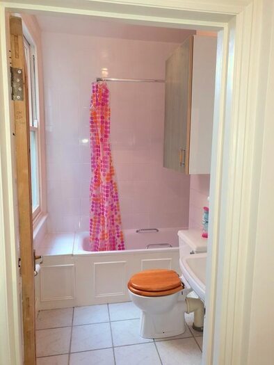 2 Bedroom Flat To Rent In Larden Road, East Acton, W3