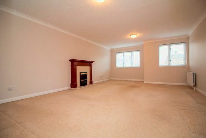 3 Bedroom Flat To Rent In Learmonth Avenue, Comely Bank, Edinburgh, EH4