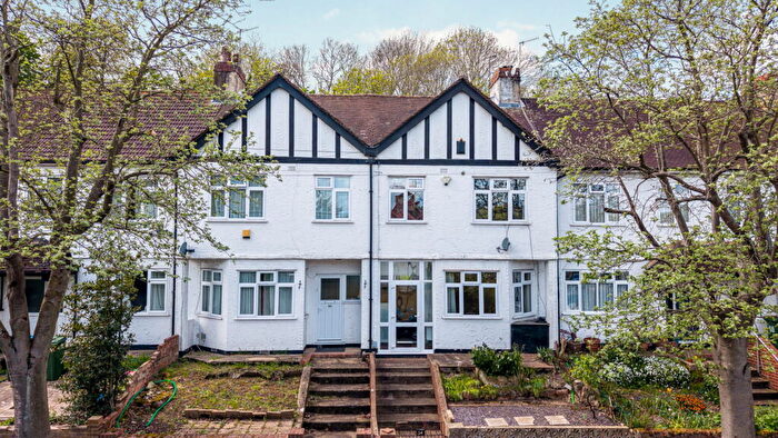 3 Bedroom Terraced House For Sale In Alliance Road, London, SE18