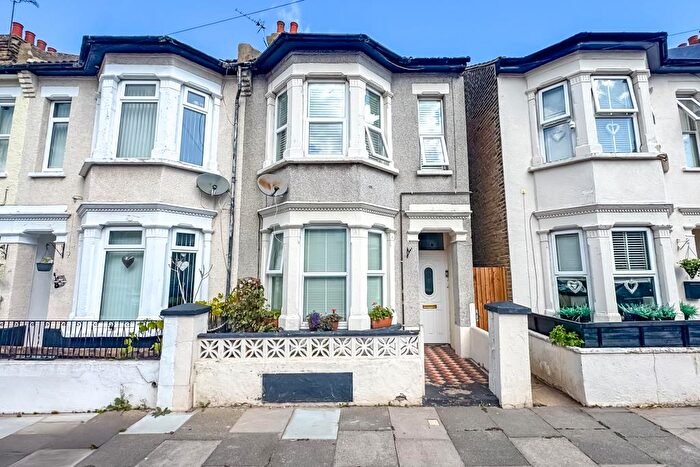 1 Bedroom Flat For Sale In Burnaby Road, Southend-on-Sea, SS1