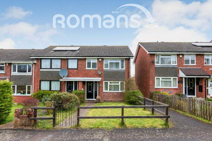 3 Bedroom End Of Terrace House To Rent In Britten Road, RG22