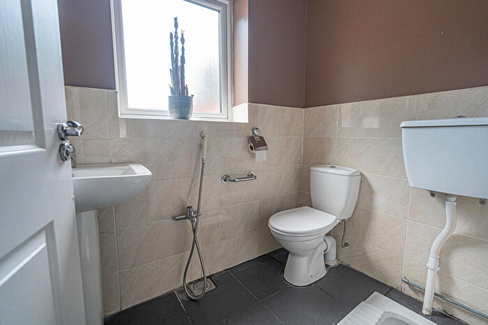 3 Bedroom Semi-Detached House For Sale In Invention Avenue, Handsworth, Birmingham, B21 - Photo 8