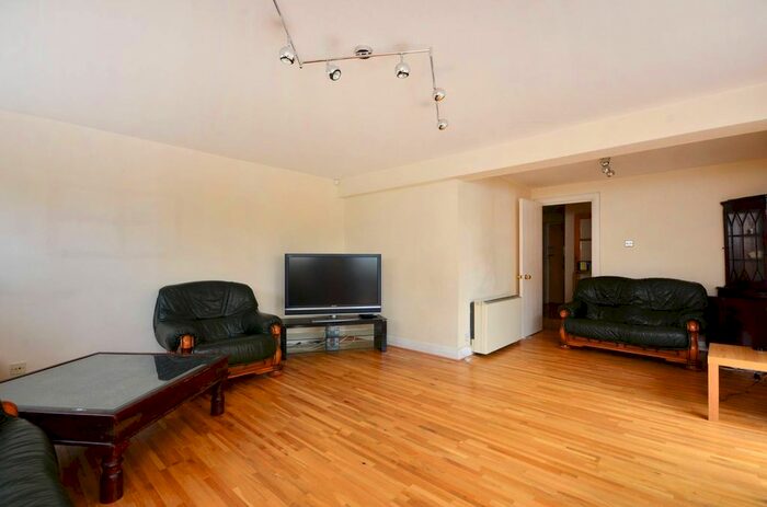 2 Bedroom Flat To Rent In Admiral Place, Rotherhithe, London, SE16