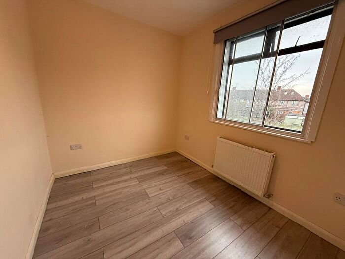 5 Bedroom Semi-Detached House To Rent In Wood Lane, Dagenham, RM8