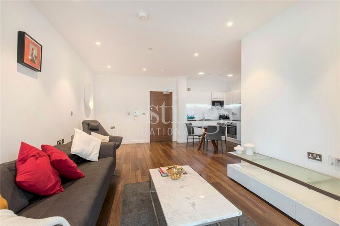 2 Bedroom Flat To Rent In Sitka House, Quebec Way, London, SE16