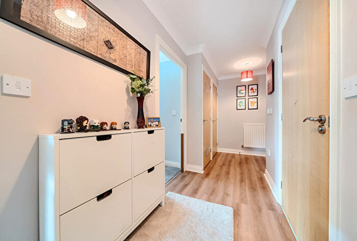 2 Bedroom Apartment For Sale In Tylehurst Drive, Redhill, Surrey, RH1