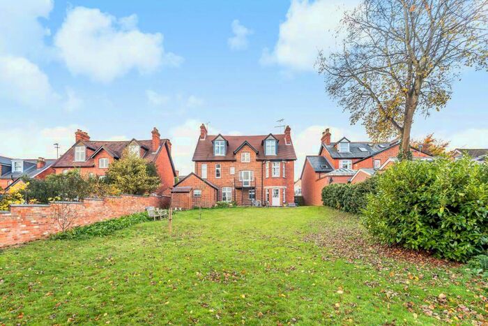 2 Bedroom Apartment To Rent In St Andrews Road, Henley-On-Thames, Oxfordshire, RG9