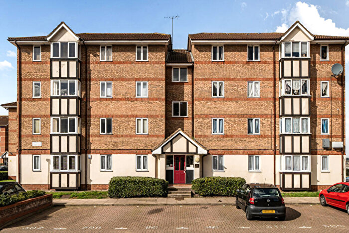 2 Bedroom Apartment For Sale In Chandlers Drive, Erith, DA8