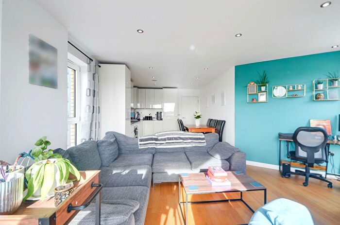 2 Bedroom Flat For Sale In Churchill Road, Uxbridge, UB10