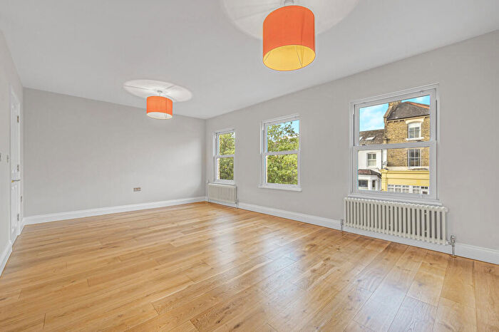2 Bedroom Flat For Sale In Crystal Palace Road, London, SE22