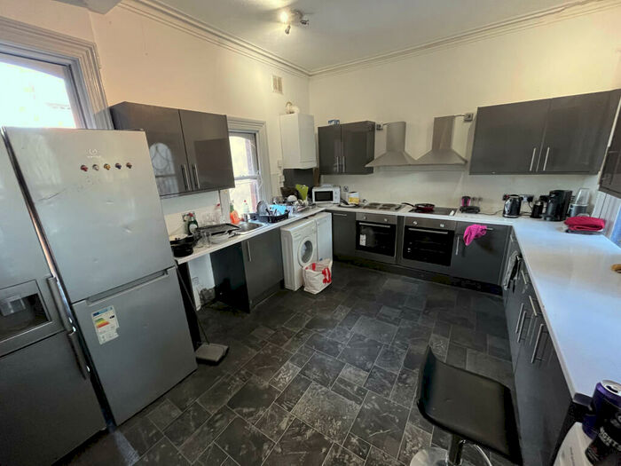 11 Bedroom Terraced House To Rent In St. Johns Terrace, Leeds, West Yorkshire, LS3