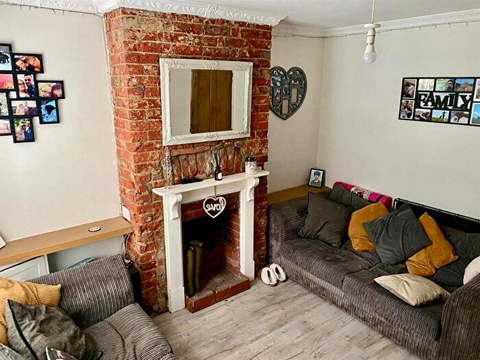 2 Bedroom Terraced House For Sale In Church Road, Old Bishopstoke, SO50