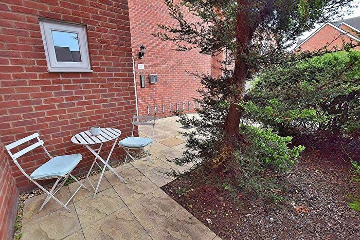 1 Bedroom Flat For Sale In Vauxhall Way, Dunstable, LU6