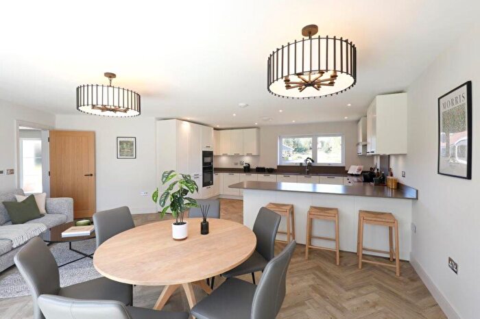 5 Bedroom Detached House For Sale In The Williow, Banstead, SM7