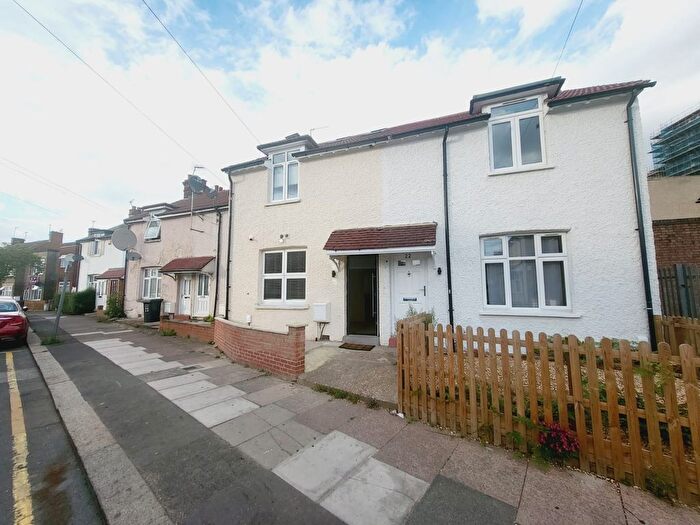 4 Bedroom Studio To Rent In Garden City, Edgware, HA8