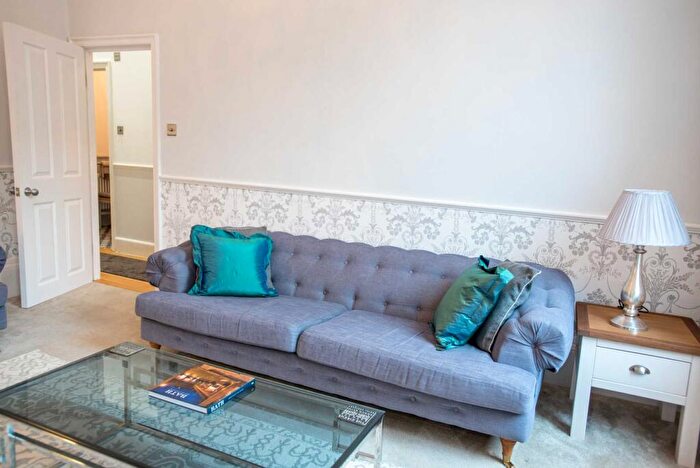 2 Bedroom Apartment To Rent In Henrietta Street, Bath, BA2