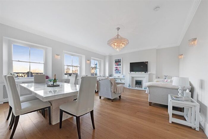 4 Bedroom Flat To Rent In Hyde Park Gate, Kensington, London, SW7