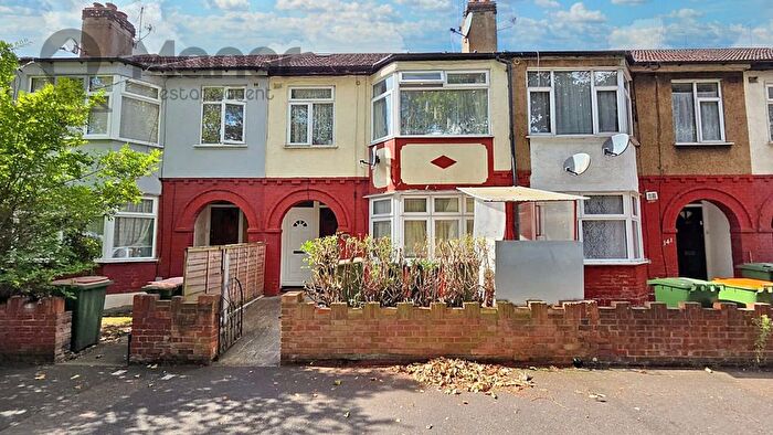 1 Bedroom Flat For Sale In Gainsborough Avenue, Manor Park, E12