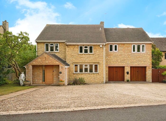3 Bedroom Detached House For Sale In Lifford Gardens, Broadway, Worcestershire, WR12