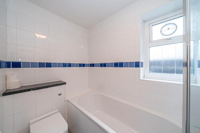 1 Bedroom Maisonette To Rent In Lucks Hill, Hemel Hempstead, Hertfordshire, HP1