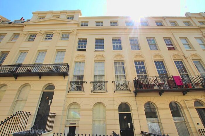 Studio To Rent In Oriental Place, Brighton, BN1