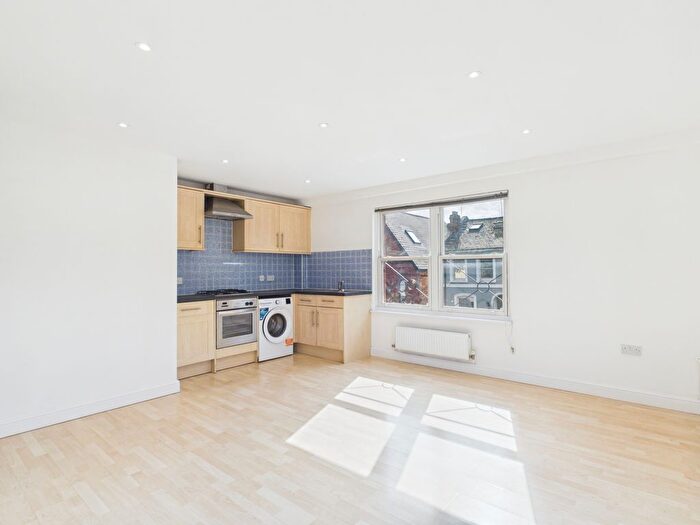 2 Bedroom Flat To Rent In Gloucester Road, GL51