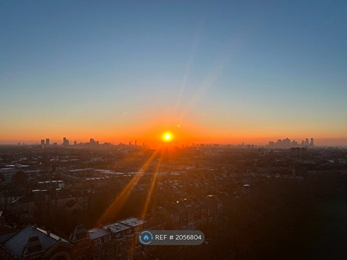 3 Bedroom Flat To Rent In Downs Road, London, E5