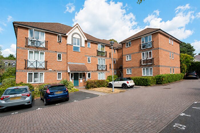 2 Bedroom Apartment To Rent In Shaw Park, Crowthorne, RG45