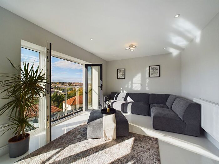 5 Bedroom Link Detached House To Rent In The Hamiltons, Chatham, ME5