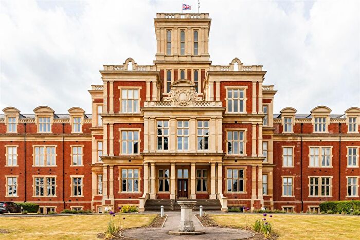 3 Bedroom Flat For Sale In Royal Earlswood Park, Redhill, RH1