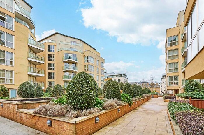 2 Bedroom Flat To Rent In Water Gardens Square, Water Gardens Square, SE16